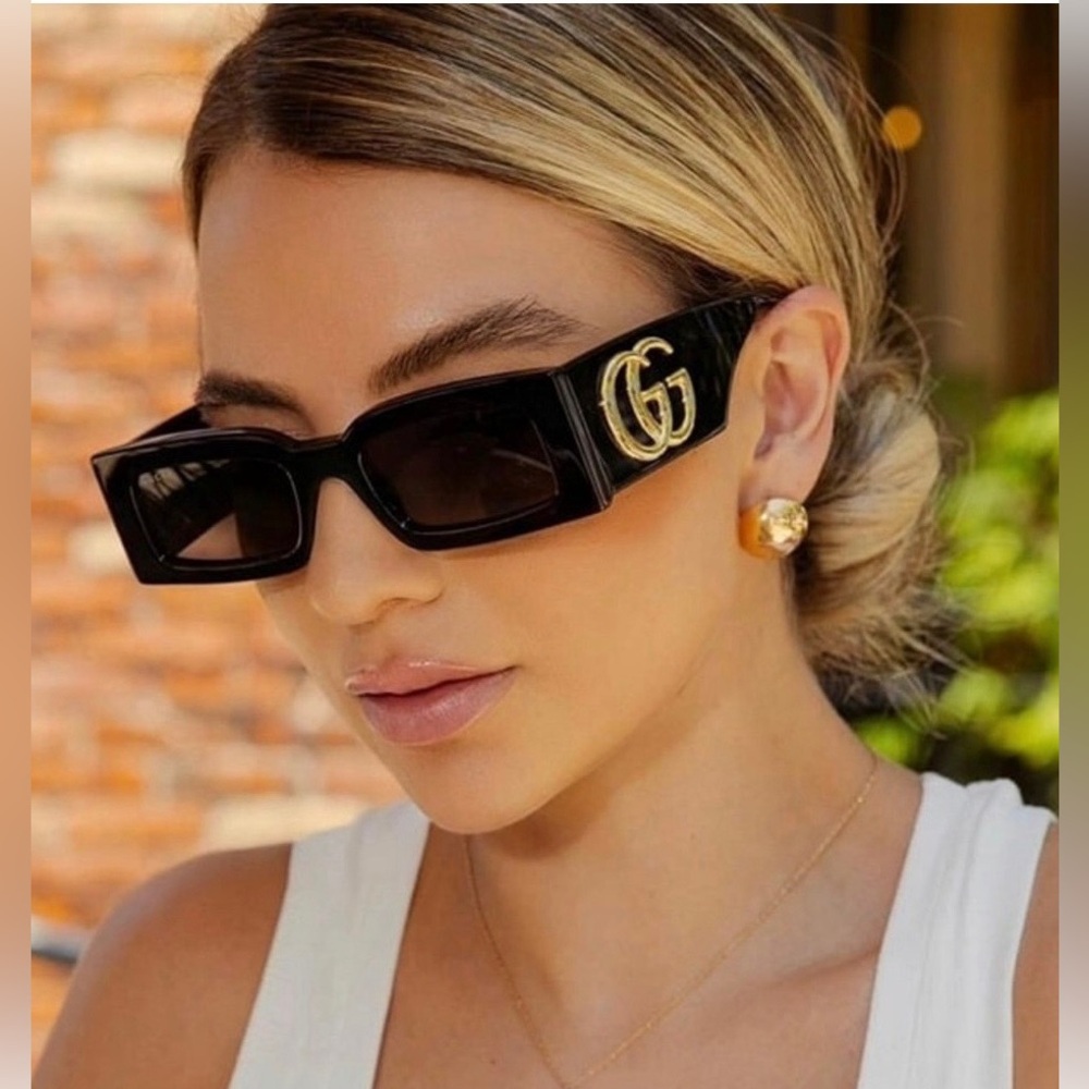 GUCCI SHINY TORTOISESHELL RECTANGULAR SUNGLASSES WITH BOLD GOLD “GG” LOGO ON ARM